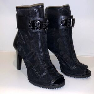 KARL LAGERFELD PARIS Blayze Lug Booties Size 7